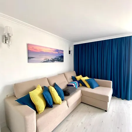 Panoramic View With Big Terrace 아데제